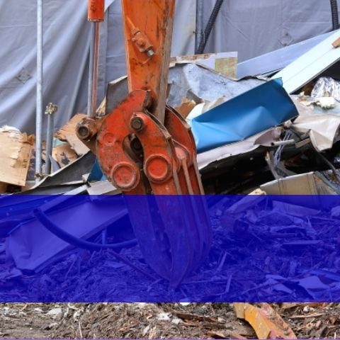 解体作業中の現場